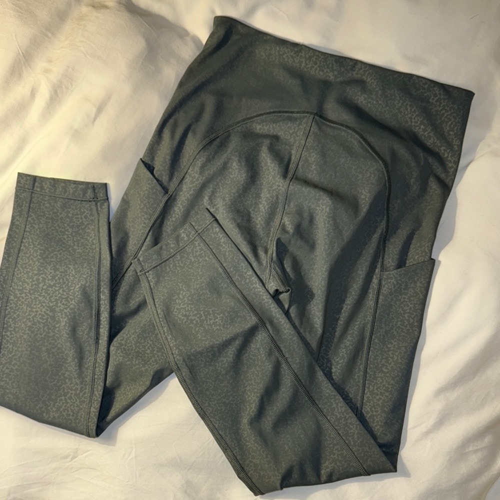 Athleta Leggings - Gray leopard print